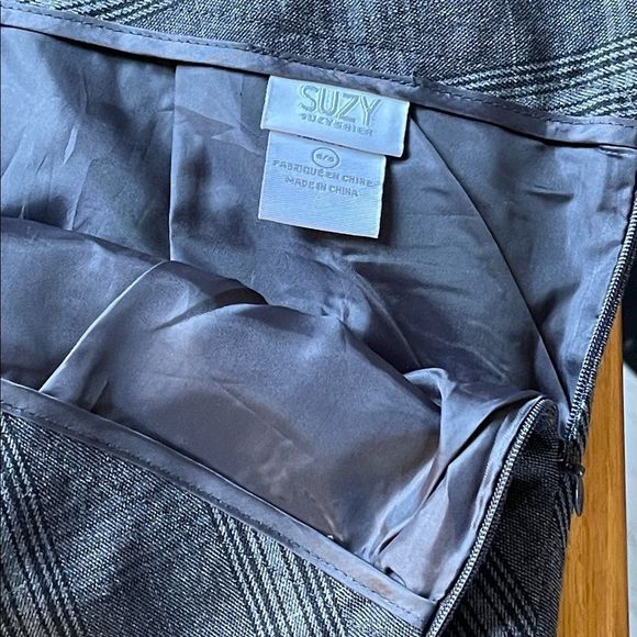 #123 Suzy Shier A-line skirt with side overlap - Picture 6 of 6